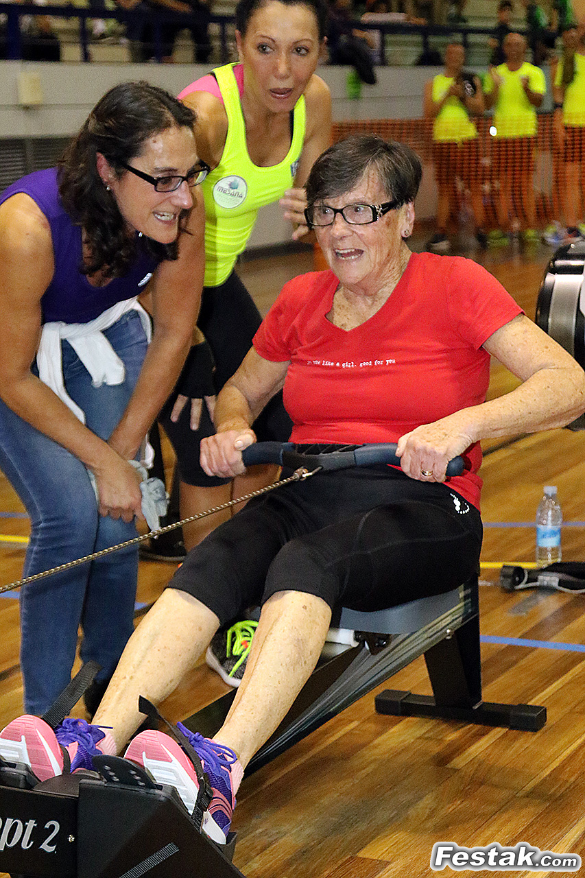 Participante de la categoría femenina de la XVIII Regata Popular de Remo Indoor de Donostia